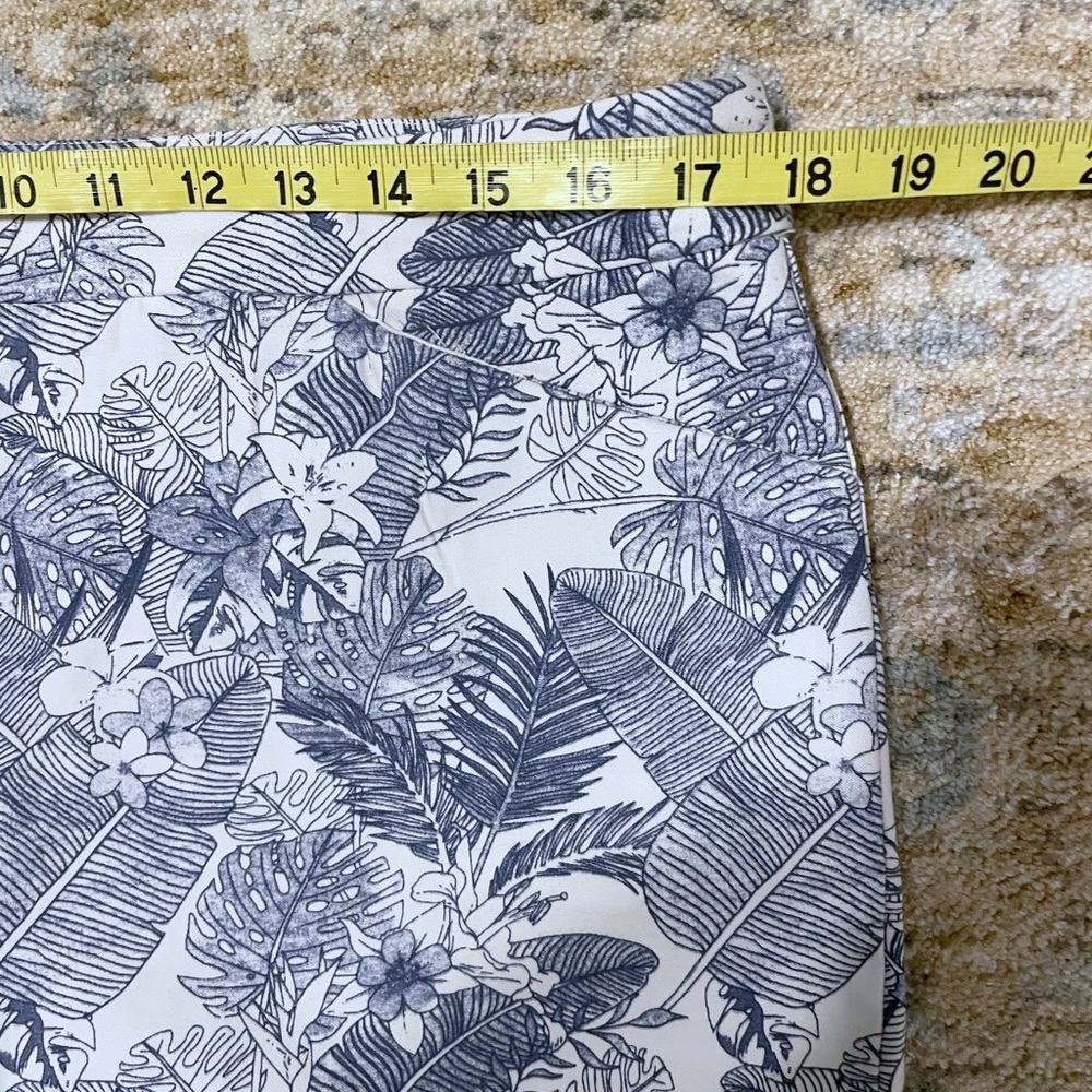 Tribal Pull-On Capris White Blue Palm Leaves Sz 14 - Picture 9 of 10